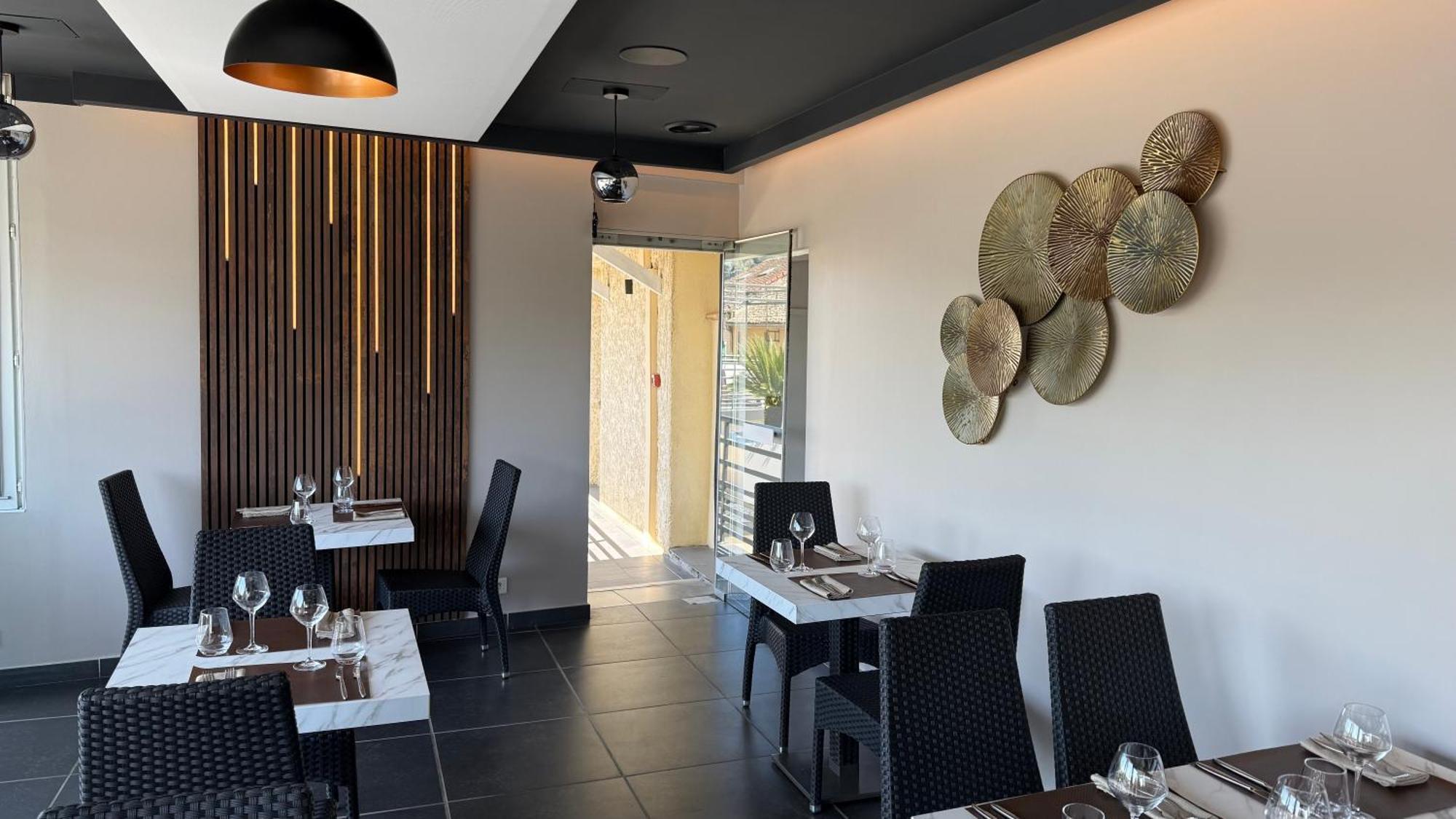 Logis Hotel Restaurant Bellevue Saint-Martin-dʼArdèche エクステリア 写真
